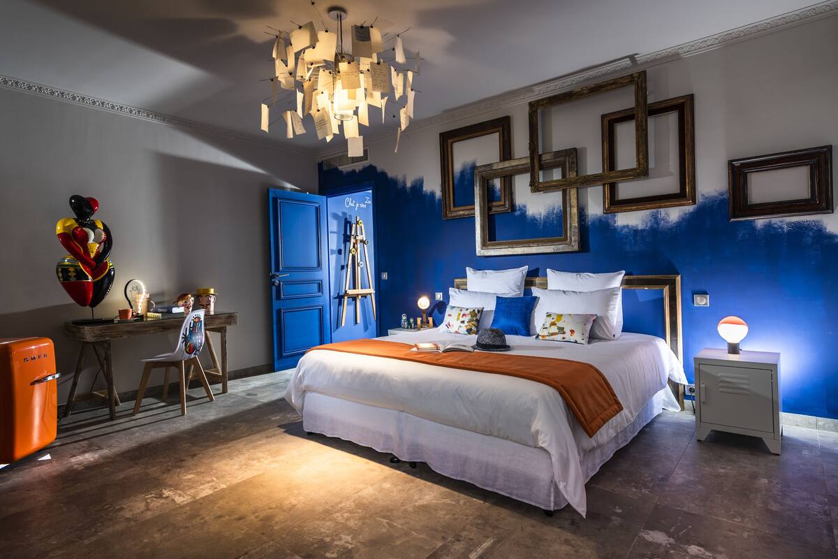 Gallery Room, 1 Queen Bed, Non Smoking | Premium bedding, down comforters, pillowtop beds, minibar