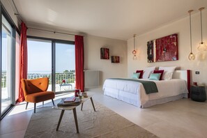 Suíte júnior, 1 cama Queen, para não fumantes | Roupas de cama premium, edredons de pluma, camas com colchões pillow-top