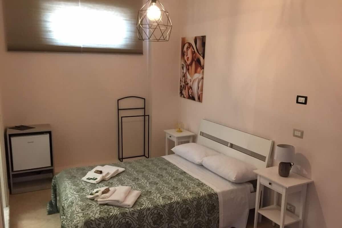 Double Room | Minibar, desk, free WiFi, bed sheets