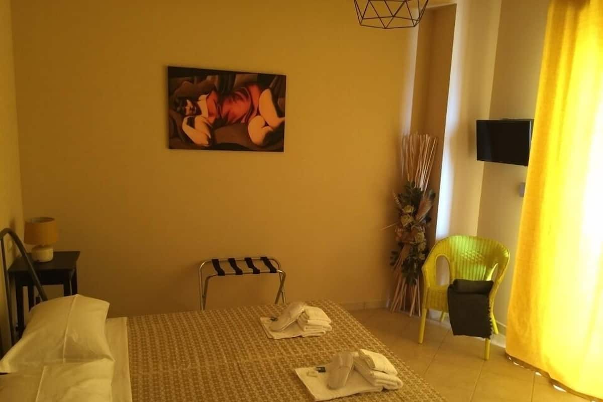 Deluxe Double or Twin Room, Partial Sea View | Minibar, desk, free WiFi, bed sheets