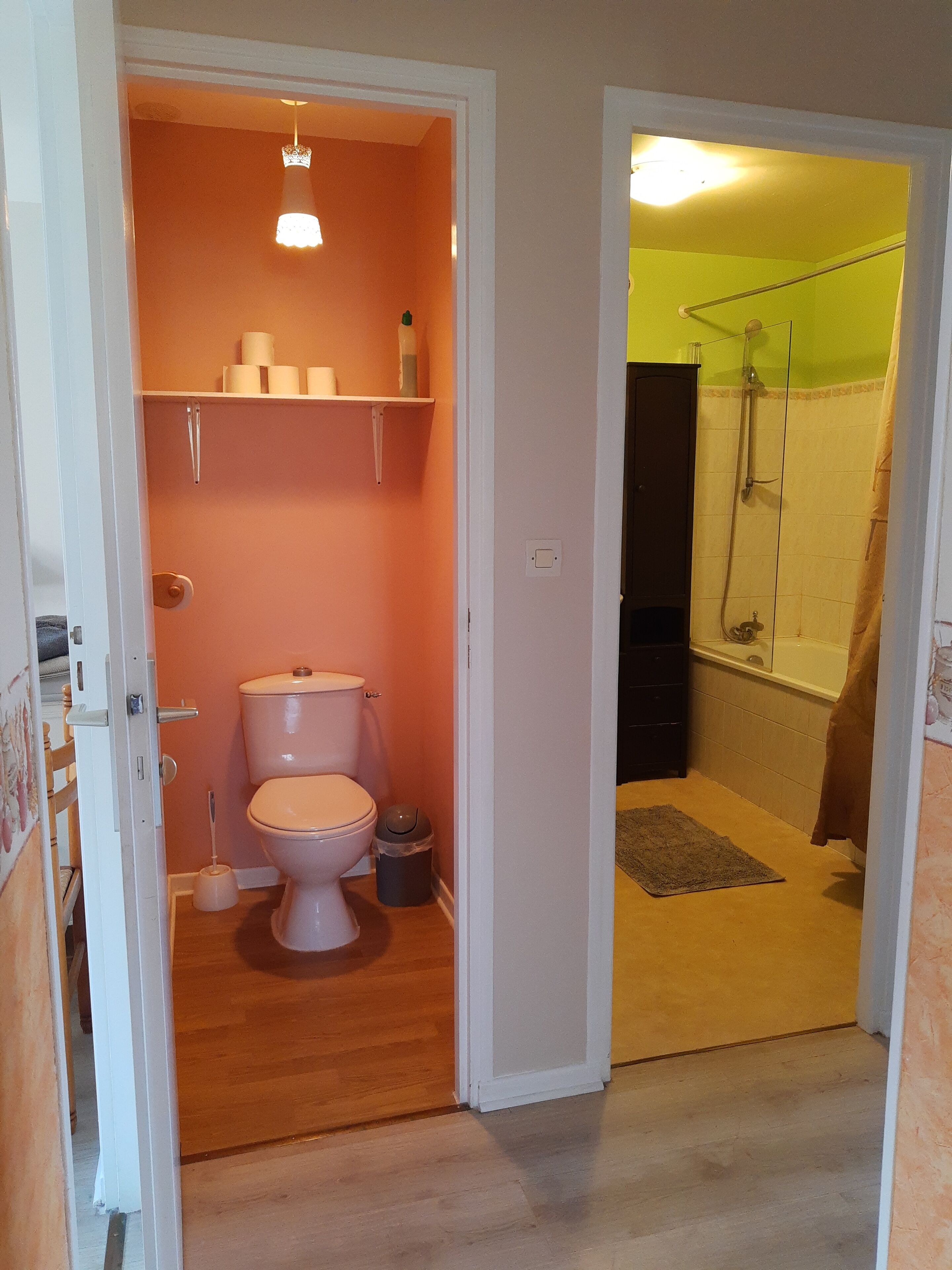 Club Apartment, 3 Bedrooms, Non Smoking, Garden View | Bilik Mandi | Pancuran mandi, kelengkapan dandanan diri percuma, pengering rambut 