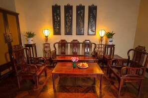 Desk, free WiFi - Floral Hotel Huzhou Shenanxun Chenxiang (Huzhou)