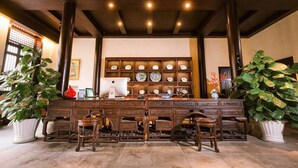 Kios check-in/check-out