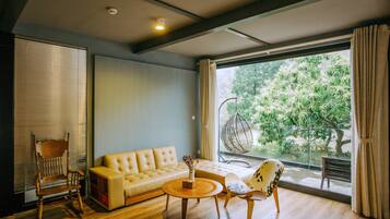 Quarto conforto, 1 cama Queen | Escrivaninha, Wi-Fi de cortesia