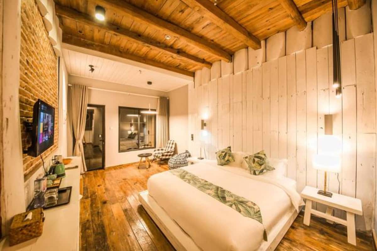 Habitación de diseñador, 1 cama Queen size | Escritorio y wifi gratis