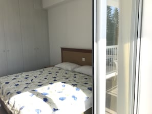 Apart Daire | Dizüstü bilgisayar çalışma alanı, güneşlik/perde, ütü/ütü masası 