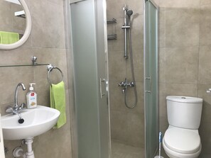 Departamento | Baño | Regadera, amenidades de baño gratuitas, secadora de cabello, toallas 