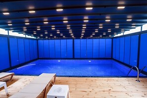 Indoor pool, open 6:00 AM to midnight, sun loungers - Zumrut Villas (Sapanca)