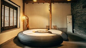 A traditional Japanese-style room with tatami flooring, a low wooden ceiling, and a built-in refrigerator. - Floral Hotel Moganshan Yaozhuang (Huzhou)