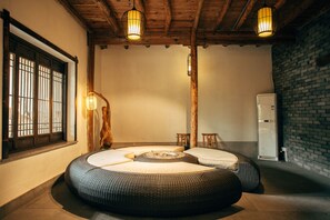 تفاصيل الفندق من الداخل