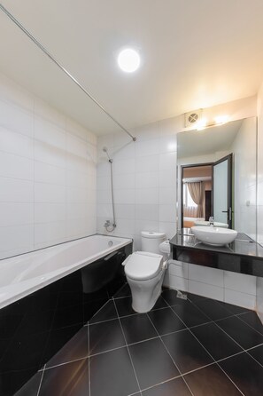Suite | Bathroom