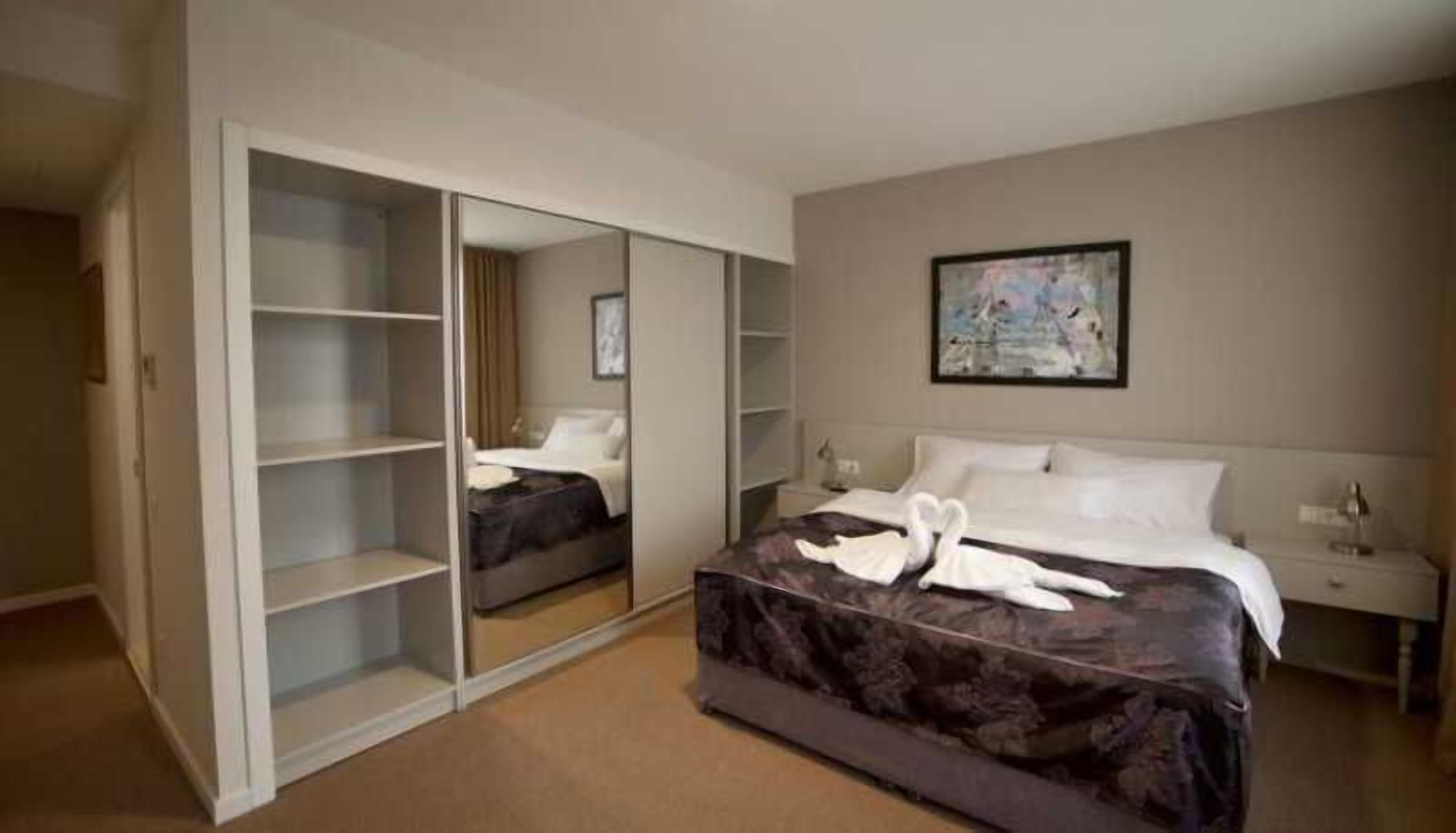 Minibar, in-room safe, desk, blackout drapes
