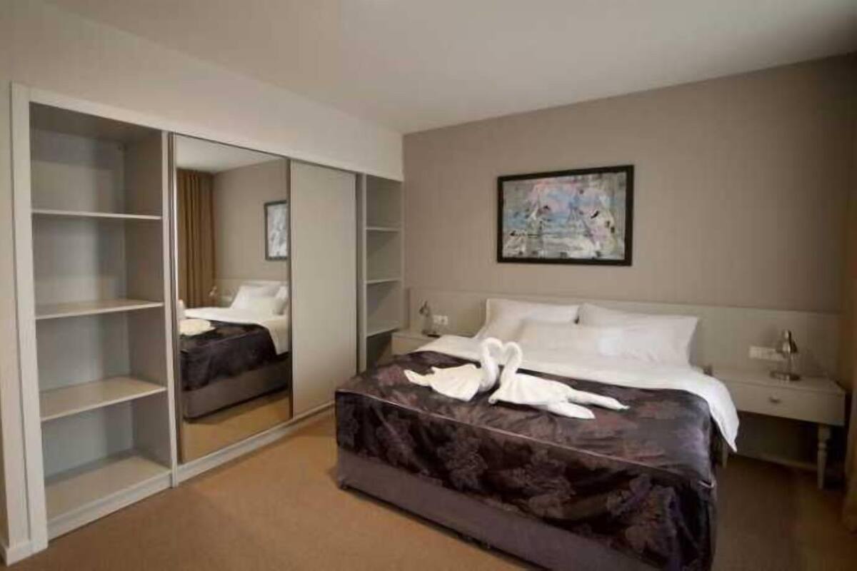 Minibar, in-room safe, desk, blackout drapes