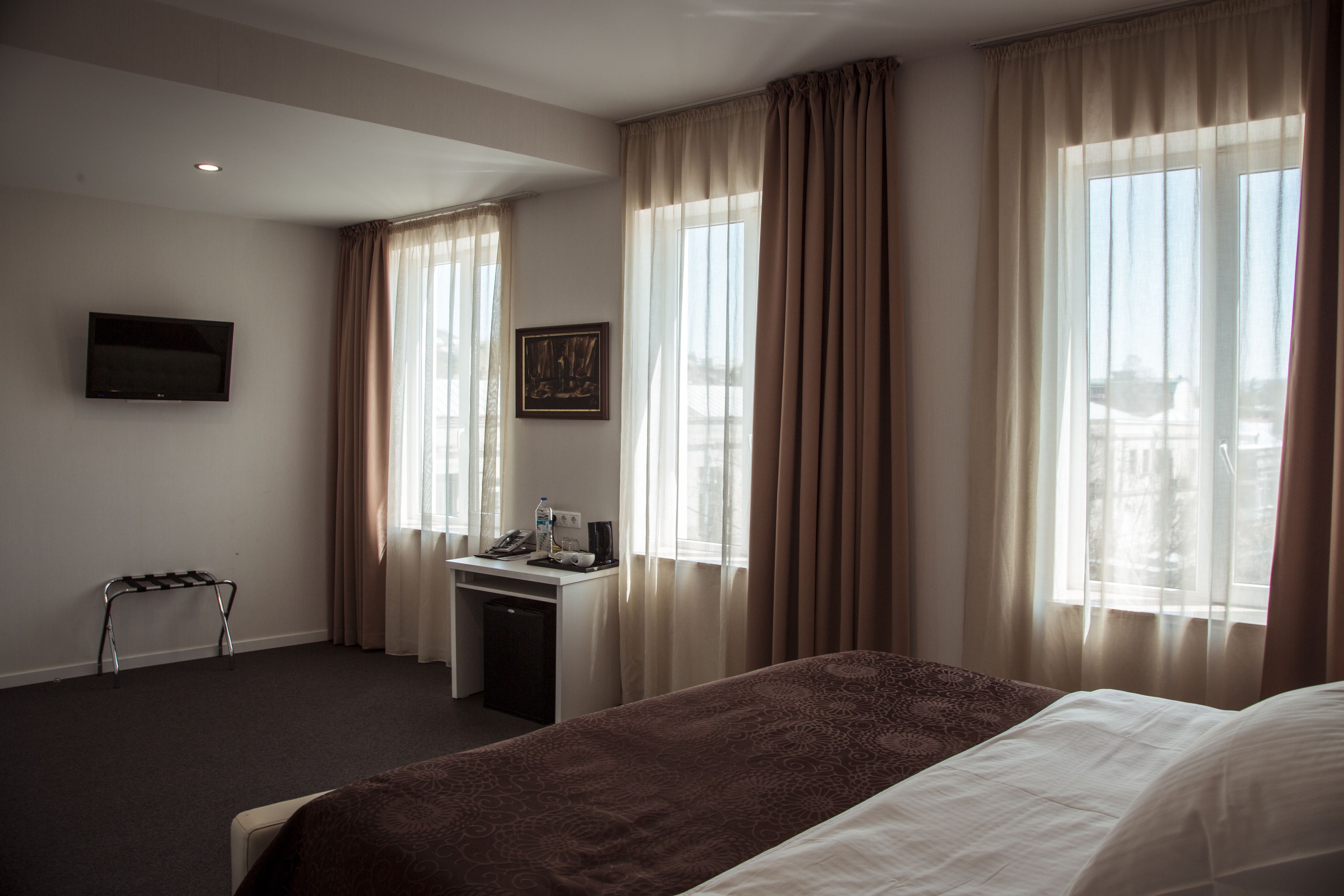 comfort suite, 1 king bed with sofa bed | minibar, in-room safe, desk, blackout curtains