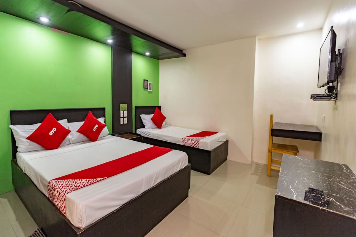 Standard Triple Room | Iron/ironing board (on request), WiFi (free), bed sheets