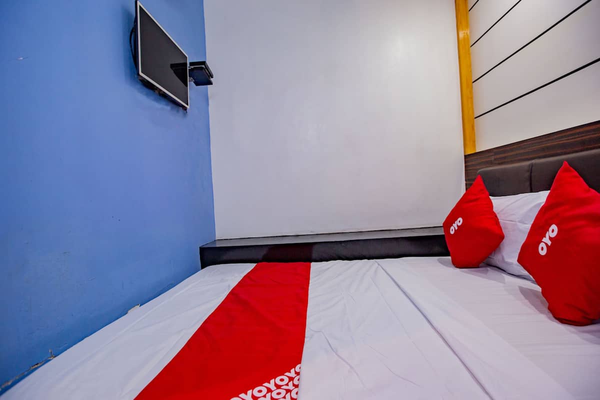 Deluxe Double Room | Iron/ironing board (on request), WiFi (free), bed sheets