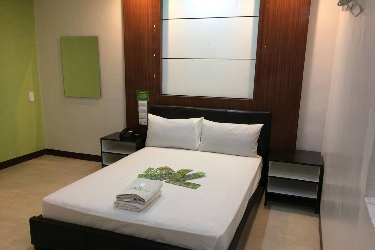 Deluxe Room | Desk, free WiFi, bed sheets