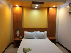 Deluxe Room | Desk, free WiFi, bed sheets - Ranchotel Muntinlupa (Muntinlupa)