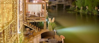 Floral Hotel Deqing Qinzizaiju