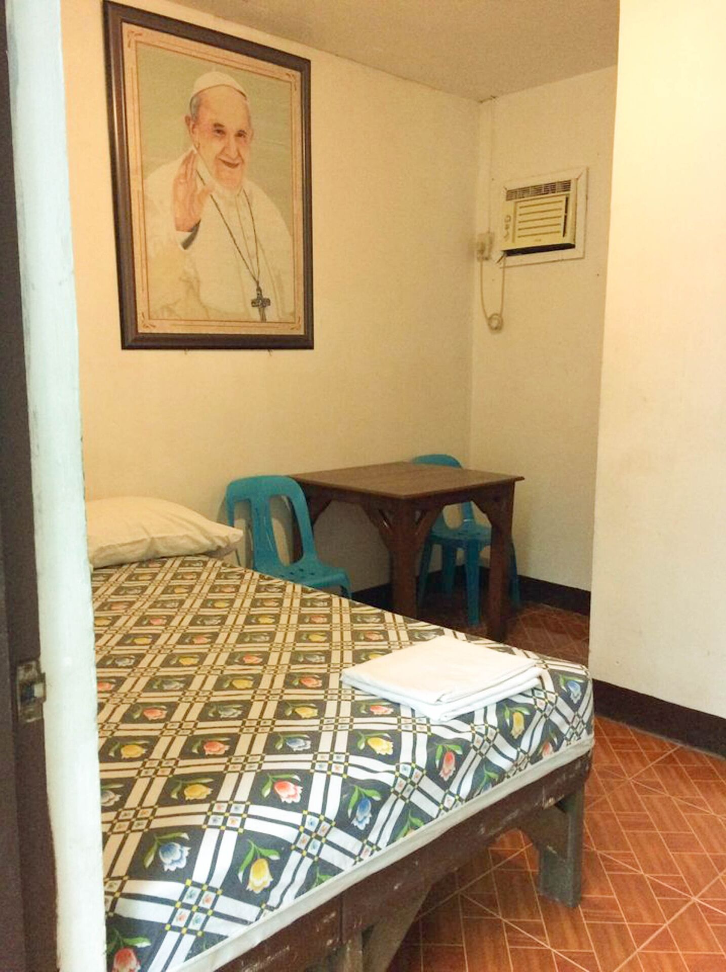Free WiFi, bed sheets