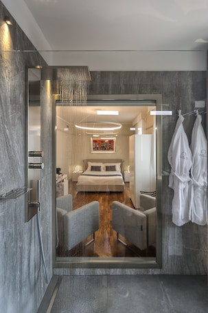 Double Room, Balcony | Bathroom. Palazzo Cini Luxury Rooms In Pisa
