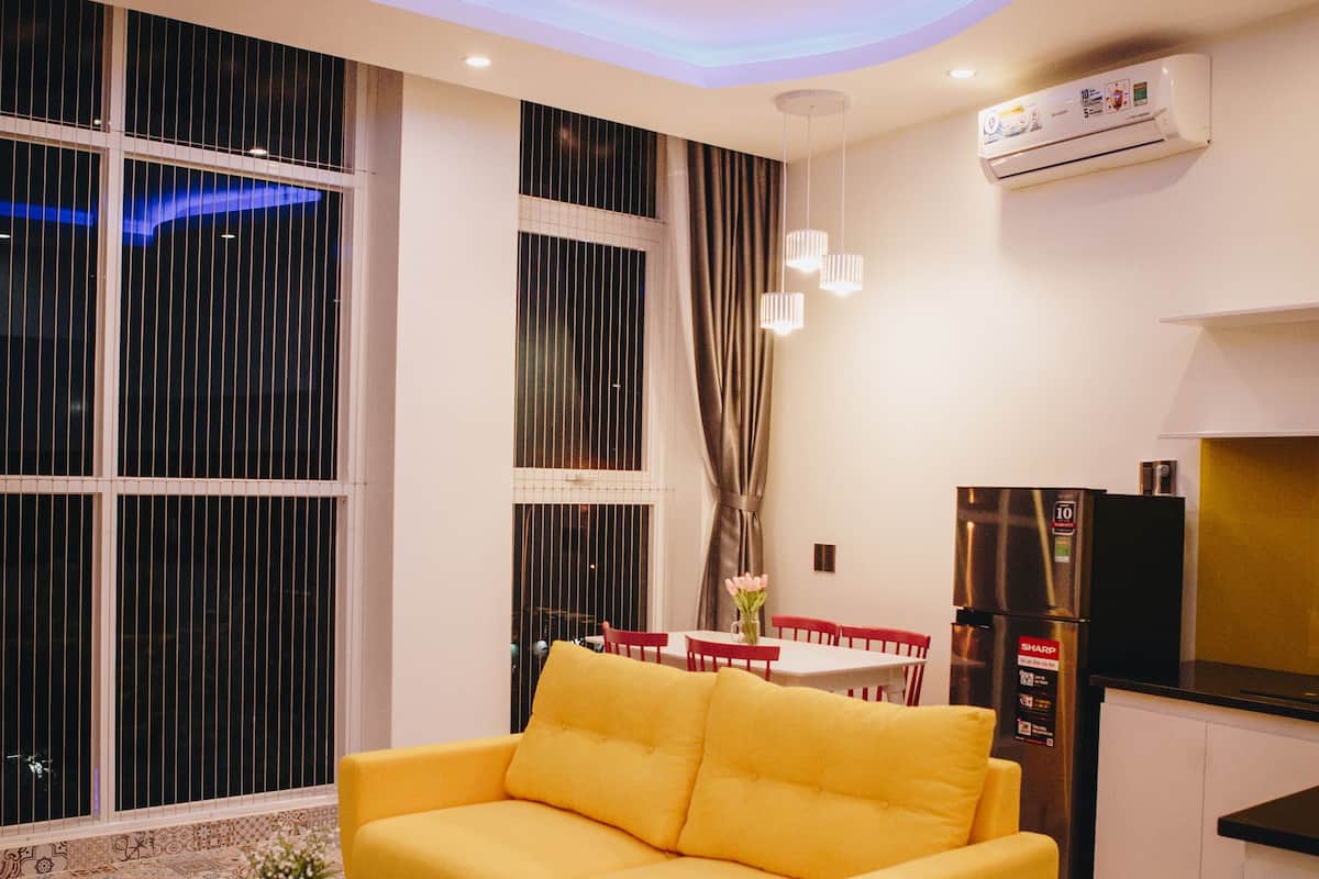 Desk, soundproofing, free WiFi