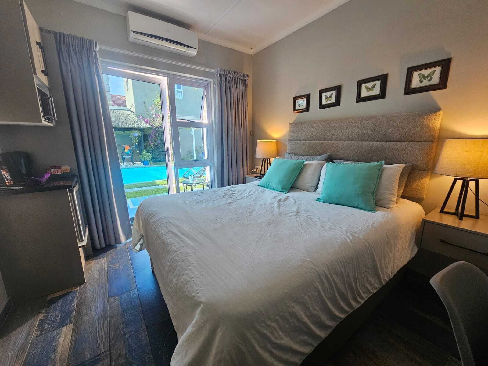 Room (3 - The Gaelic Harp) | Minibar, in-room safe, blackout drapes, iron/ironing board (on request)