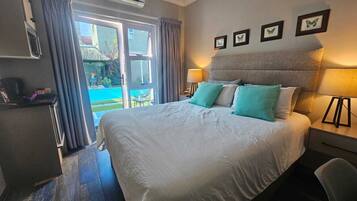 Room (3 - The Gaelic Harp) | Minibar, in-room safe, blackout drapes, iron/ironing board (on request)