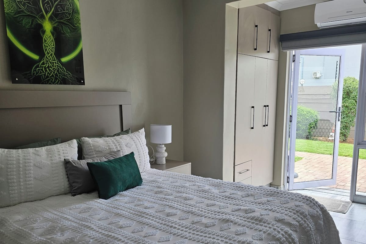 Deluxe Double Room (14 - The Trinity)