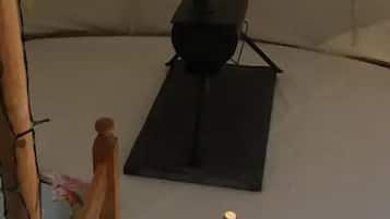 ํ
ํธ, ๋๋ธ์นจ๋ 1๊ฐ, ๊ธ์ฐ