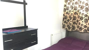 Apartamento urbano, para fumantes | Comodidades do quarto