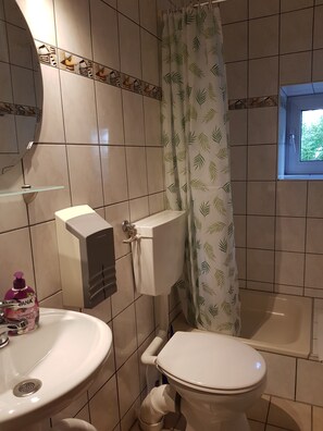 Departamento (Nr. 4) | Baño | Secadora de cabello y toallas 