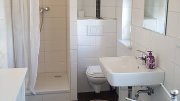 Apartment (Nr. 6) | Bathroom | Hair dryer, towels