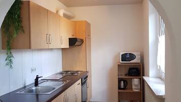 Apartment (Nr. 7, Located offsite) | Private kitchen | Coffee/tea maker, cookware/dishes/utensils