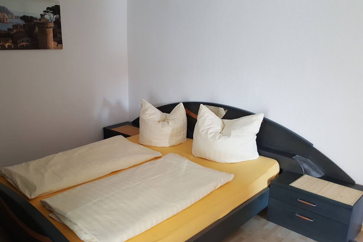 Appartement (Nr. 6) | Luxe beddengoed, een strijkplank/strijkijzer, gratis wifi, beddengoed