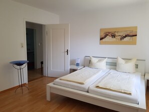 Apartment (Nr. 8, Located offsite) | Premium bedding, iron/ironing board, free WiFi, bed sheets - Burgauer Hof Appartements (Burgau)
