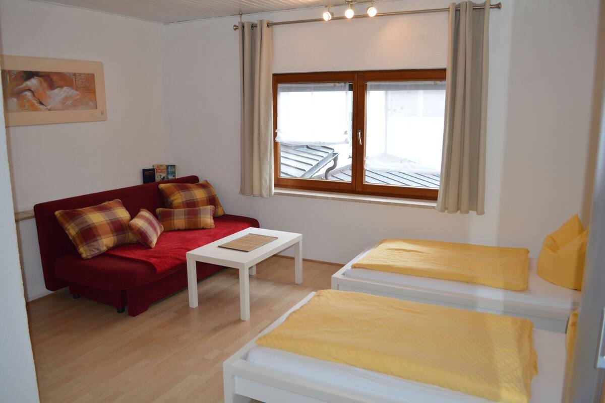 Appartement (Nr. 2) | Luxe beddengoed, een strijkplank/strijkijzer, gratis wifi, beddengoed