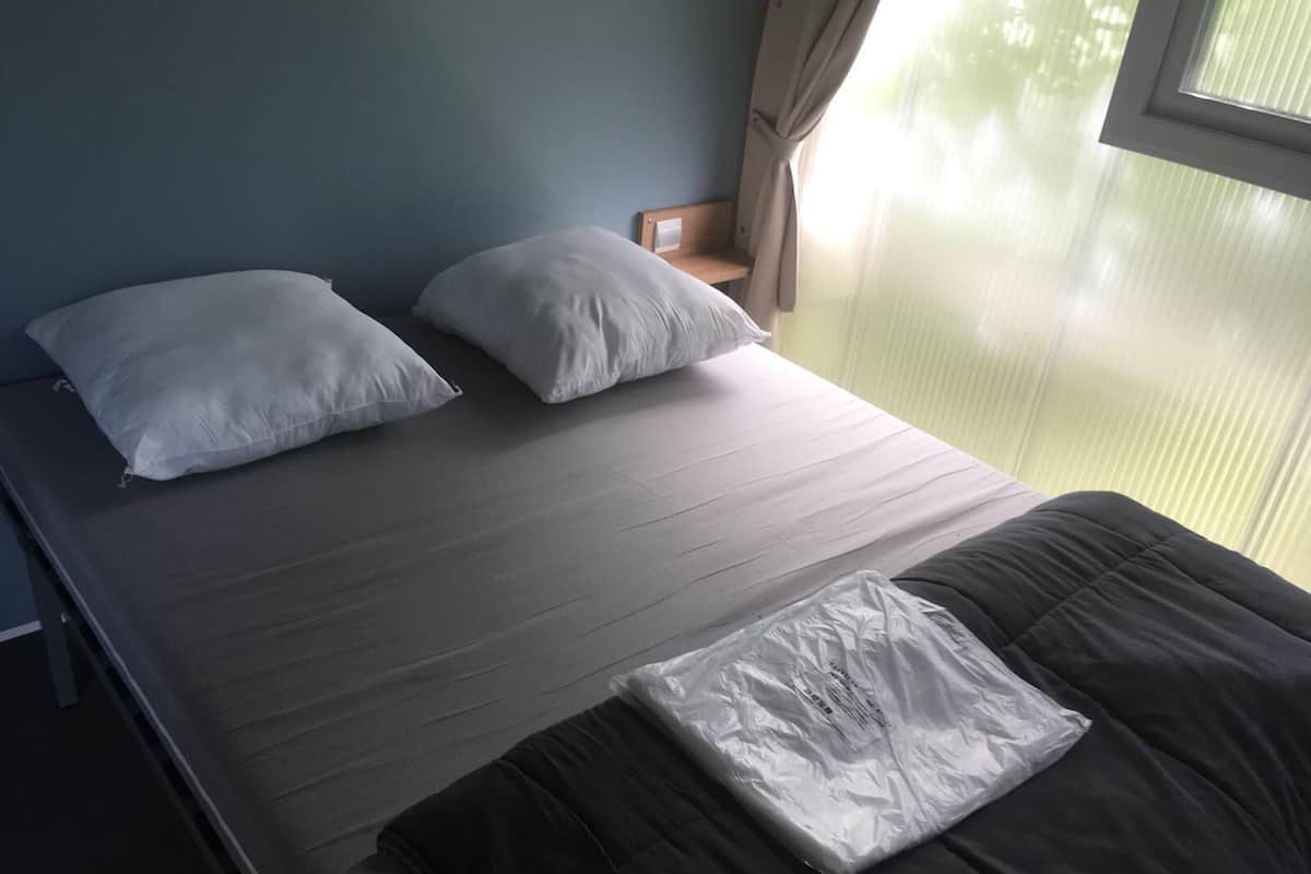 Bungalow básico | Cortinas opacas, tabla de planchar con plancha, wifi gratis