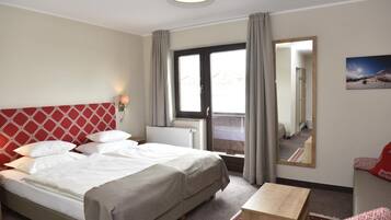 Zimmersafe, Schreibtisch, VerdunkelungsvorhÀnge, schallisolierte Zimmer