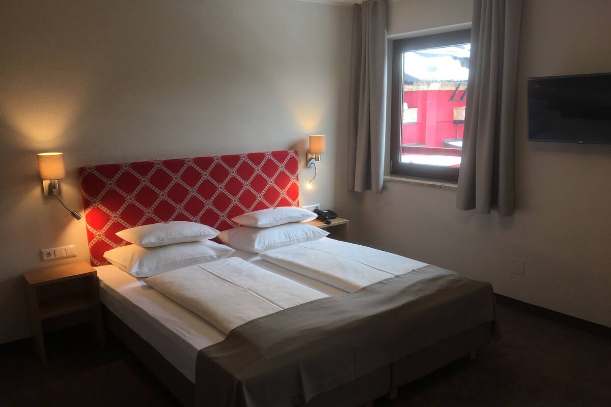 Deluxe Double Room | Bathroom | Shower, hair dryer