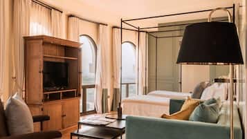 Alta Vista Twin | Free minibar items, in-room safe, desk, blackout curtains
