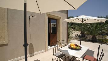 Terrazza Ibla | In-room safe, individually furnished, desk, laptop workspace