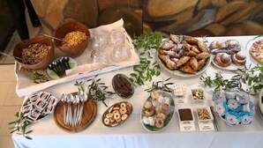 A buffet table with various food items and utensils. - Relais Parco Cavalonga (Ragusa)