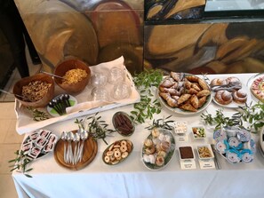 Daily continental breakfast (EUR 10 per person) - Relais Parco Cavalonga (Ragusa)