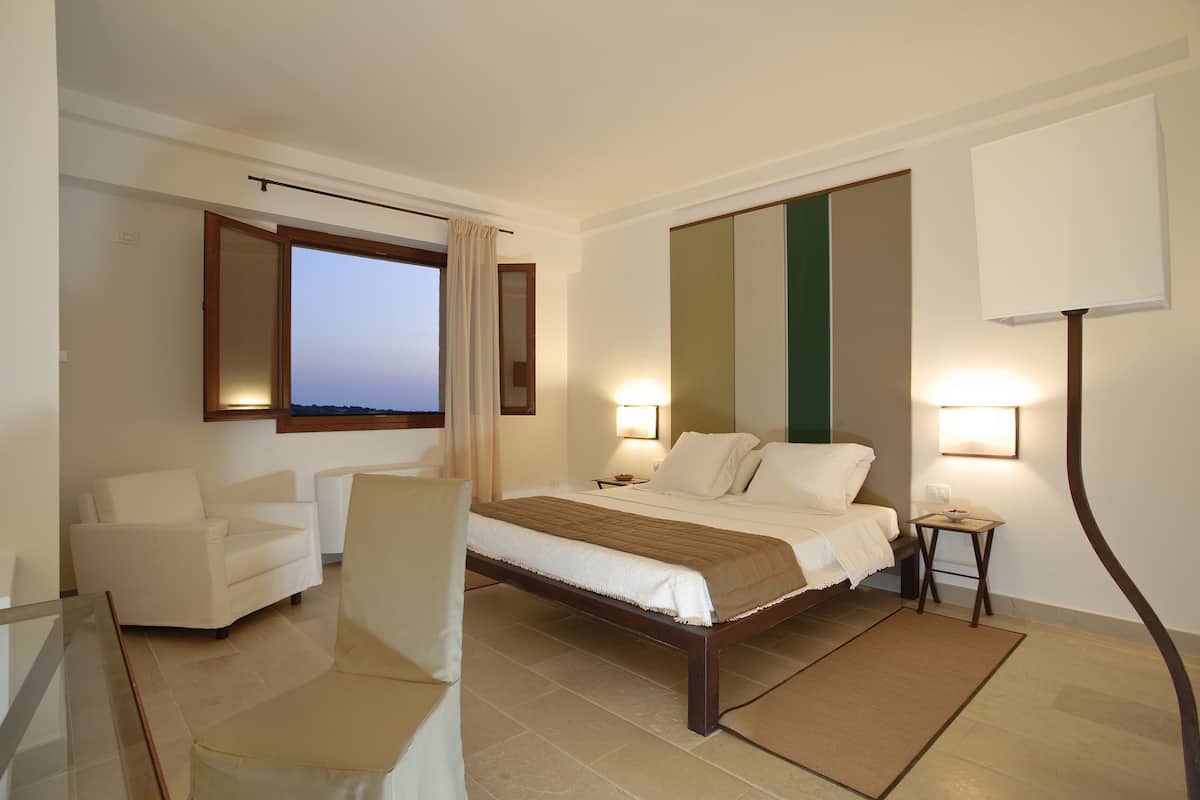 Superior Family Room | In-room safe, individually furnished, desk, laptop workspace