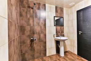 Douche, serviettes fournies