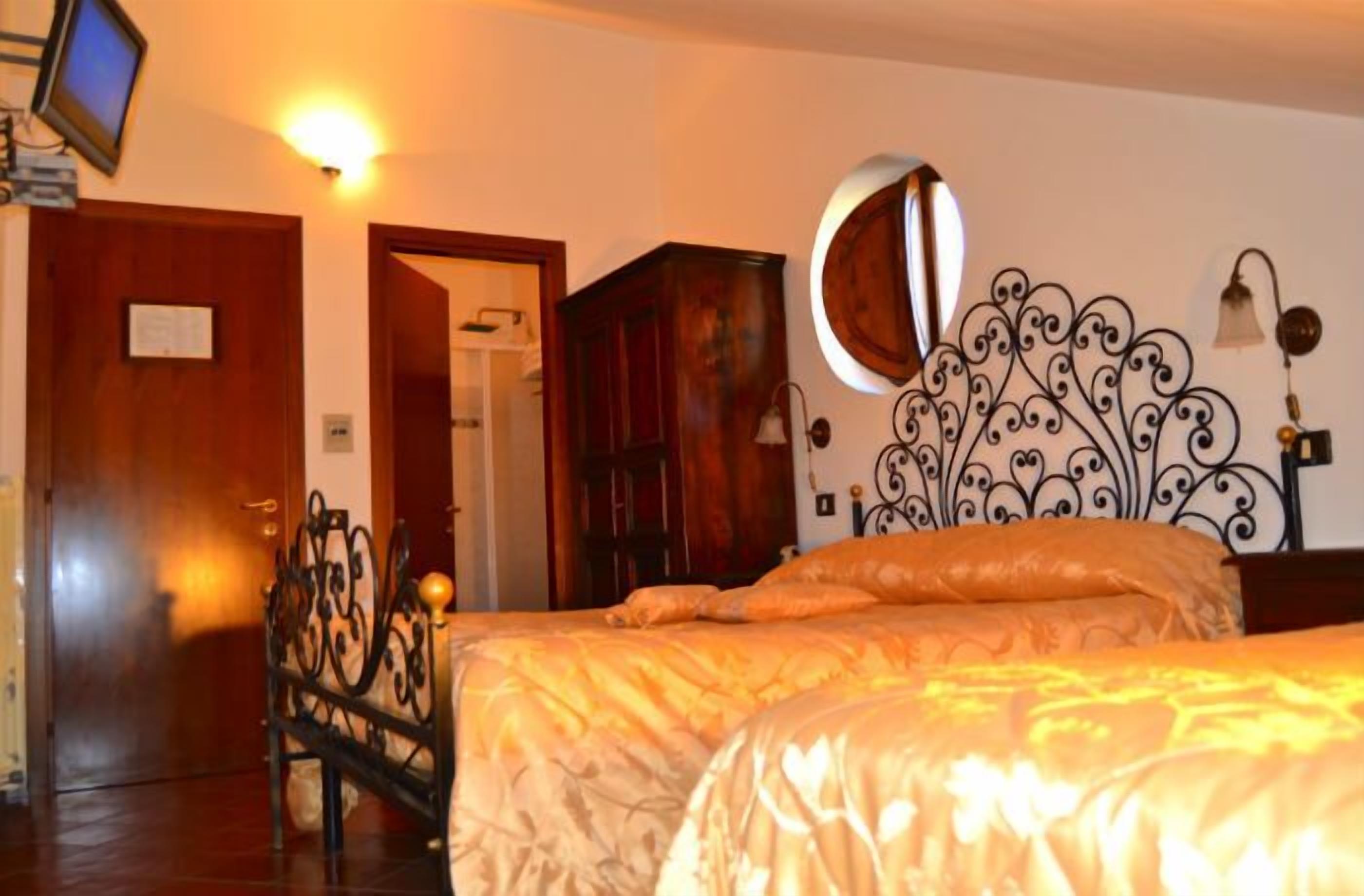 Coffres-forts dans les chambres, Wi-Fi gratuit, draps fournis