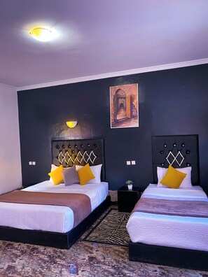 Deluxe Triple Room | Television - Equinox (El Ouatia)
