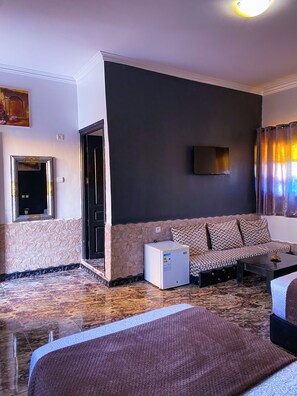 Deluxe Triple Room | Television