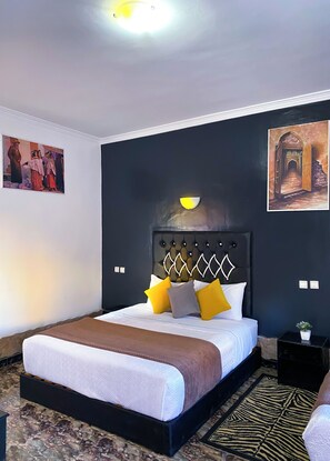 Deluxe Triple Room | Television - Equinox (El Ouatia)